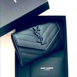 Saint Laurent Medium Sunset Monogram Leather Shoulder Bag - Black♥️
